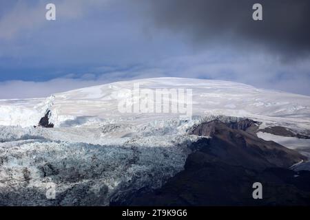 Vatnajökull-Nationalpark-Hvannadalshnukur-Öræfajökull vulkanisches Massiv mit Gletscher - der höchste Punkt Islands Stockfoto