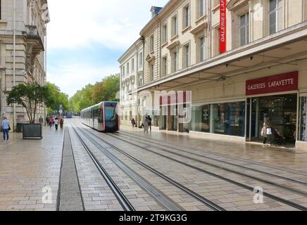 Am 31. August 2013 wurde ein Citadis 402-Zug der Tramway RBD von Tours in Frankreich eröffnet Stockfoto