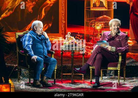 Thomas Gottschalk und seine letzte ZDF-Sendung Wetten, dass. Es ist das Ende einer TV-Ära. Die Sendung wurde live im ZDF übertragen. Hahnenwette. // 25.11.2023: Offenburg, Baden-Württemberg, Deutschland, Europa *** Thomas Gottschalk und seine letzte ZDF-Show Wetten, dass es das Ende einer TV-Ära ist die Sendung wurde live auf ZDF Hahnenwette ausgestrahlt 25 11 2023 Offenburg, Baden Württemberg, Deutschland, Europa Credit: Imago/Alamy Live News Stockfoto