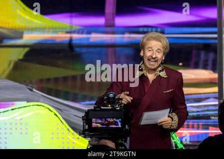 Thomas Gottschalk und seine letzte ZDF-Sendung Wetten, dass. Es ist das Ende einer TV-Ära. Die Sendung wurde live im ZDF übertragen. // 25.11.2023: Offenburg, Baden-Württemberg, Deutschland, Europa *** Thomas Gottschalk und seine letzte ZDF-Show Wetten, dass es das Ende einer TV-Ära ist die Sendung wurde live auf ZDF 25 11 2023 Offenburg, Baden Württemberg, Deutschland, Europe Credit: Imago/Alamy Live News ausgestrahlt Stockfoto