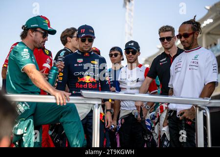 ABU DHABI, VAE. NOVEMBER 2023. FAHRER PARADE. AHMAD ALSHEHAB/Alamy Live News Stockfoto