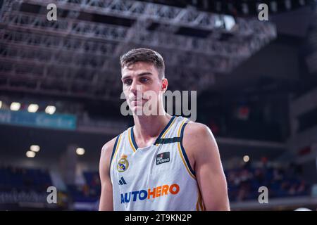 Madrid, Madrid, Spanien. November 2023. Carlos Alocen von Real Madrid wurde während des ACB-Spiels zwischen Real Madrid und Morabanc Andorra im Wizink Center in Madrid gesehen. (Kreditbild: © Alberto Gardin/ZUMA Press Wire) NUR REDAKTIONELLE VERWENDUNG! Nicht für kommerzielle ZWECKE! Stockfoto