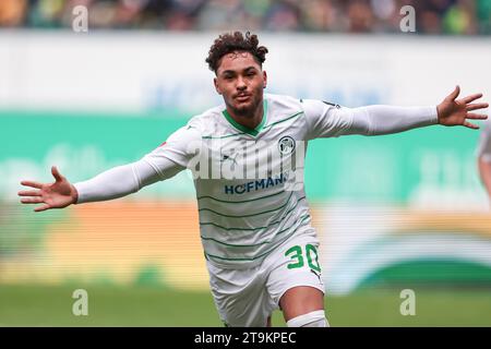 26. November 2023, Bayern, Fürth: Fußball, 2. Bundesliga, SpVgg Greuther Fürth - SV Wehen Wiesbaden, Spieltag 14 im Sportpark Ronhof Thomas Sommer. Fürth's Armindo Sieb feiert sein Ziel, 1:0 zu erreichen. Foto: Daniel Karmann/dpa - WICHTIGER HINWEIS: Gemäß den Vorschriften der DFL Deutschen Fußball-Liga und des DFB Deutschen Fußball-Bundes ist es verboten, im Stadion und/oder des Spiels aufgenommene Fotografien in Form von sequenziellen Bildern und/oder videoähnlichen Fotoserien zu verwenden oder zu nutzen. Stockfoto