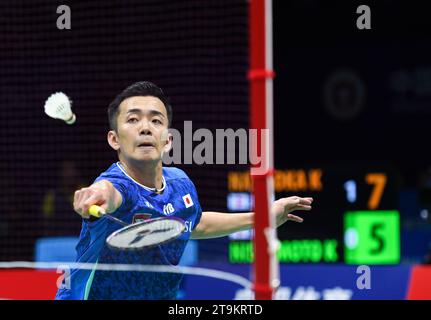 Shenzhen, chinesische Provinz Guangdong. November 2023. Der japanische Nishimoto Kenta trifft seinen Landsmann Naraoka Kodai im Finale des China Masters Badminton Turniers 2023 in Shenzhen, südchinesischer Provinz Guangdong, am 26. November 2023. Quelle: Mao Siqian/Xinhua/Alamy Live News Stockfoto