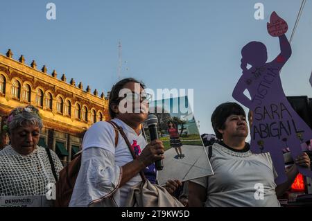 Nicht exklusiv: 25. November 2023, Mexiko-Stadt, Mexiko: Eine Frau nimmt an einer Demonstration zum Internationalen Tag zur Eliminierung von VI Teil Stockfoto