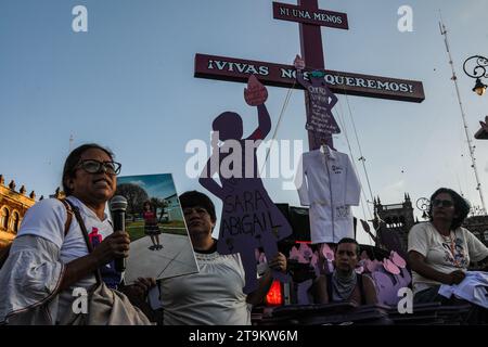 Nicht exklusiv: 25. November 2023, Mexiko-Stadt, Mexiko: Eine Frau nimmt an einer Demonstration zum Internationalen Tag zur Eliminierung von VI Teil Stockfoto