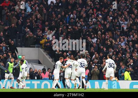 Tottenham Hotspur Stadium, London, Großbritannien. November 2023. Giovani Lo Celso von Tottenham Hotspur feiert, nachdem er 1-0 in der 22. Minute erzielte. Credit: Action Plus Sports/Alamy Live News Stockfoto