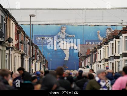 Liverpool, Großbritannien. November 2023. Fans, die vor dem Spiel der Premier League in Goodison Park, Liverpool, in Goodison ankommen. Der Bildnachweis sollte lauten: Andrew Yates/Sportimage Credit: Sportimage Ltd/Alamy Live News Stockfoto