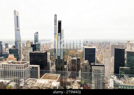 Spitze des Felsens, die Sicht von oben auf das Rockefeller Center in New York City, Vereinigte Staaten von Amerika. Stockfoto