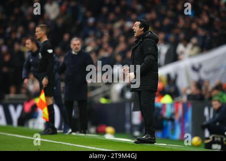 LONDON, UK - 26. November 2023: Aston Villa Head Coach Unai Emery reagiert während des Premier League Spiels zwischen Tottenham Hotspur und Aston Villa im Tottenham Hotspur Stadium (Foto: Craig Mercer/ Alamy Live News) Stockfoto