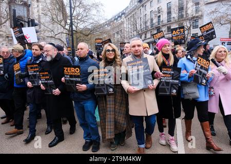 Strand, London, Großbritannien, 26. November 2023. Robert Rinder, Tracy-Ann Oberman, Eddie Marson, Maureen Lipman, Vanessa Feltz. Der Marsch gegen den Antisemitismus in Zentral-London. Quelle: Matthew Chattle/Alamy Live News Stockfoto