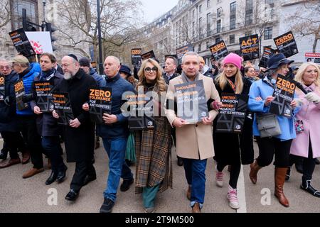 Strand, London, Großbritannien, 26. November 2023. Robert Rinder, Tracy-Ann Oberman, Eddie Marson, Maureen Lipman, Vanessa Feltz. Der Marsch gegen den Antisemitismus in Zentral-London. Quelle: Matthew Chattle/Alamy Live News Stockfoto