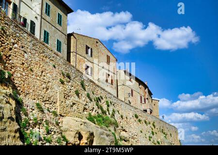 Pienza, Toskana, Italien. Die Aussicht ist fabelhaft auf dem Ringweg um dieses UNESCO-Weltkulturerbe, mittelalterliche Stadt Stockfoto