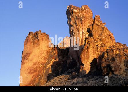 Rhyolit Bergspitze, Leslie Gulch Bereich der Kritischen Umweltschutz, Oregon Stockfoto