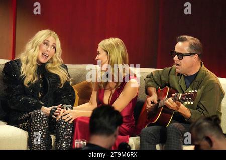 Cher, Stefanie Stappenbeck und Jan Josef Liefers bei 'Wetten dass?' (ZDF) am 25.11.2023 in Offenburg Stockfoto