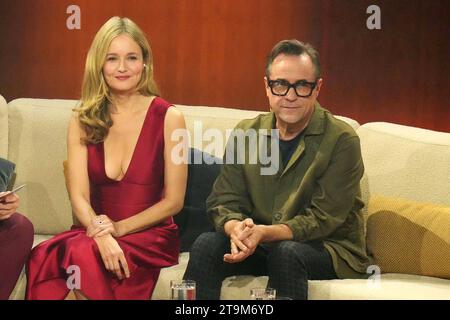 Stefanie Stappenbeck und Jan Josef Liefers bei 'Wetten dass?' (ZDF) am 25.11.2023 in Offenburg Stockfoto