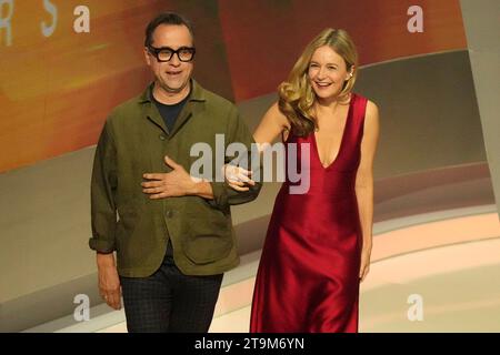 Jan Josef Liefers und Stefanie Stappenbeck bei 'Wetten dass?' (ZDF) am 25.11.2023 in Offenburg Stockfoto