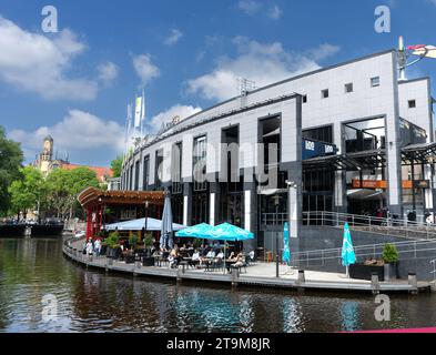 Terrasse des Grand Cafe Lido neben dem Singel-Kanal, Amsterdam, Niederlande Stockfoto