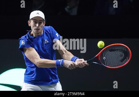 Der Italiener Matteo Arnaldi spielte im Finale des Davis Cup 2023 im Palacio de Deportes Jose Maria Martin Carpena in Malaga, Spanien, gegen den Australier Alexei Popyrin. Bilddatum: Sonntag, 26. November 2023. Stockfoto