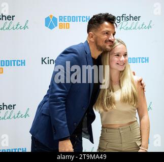 Peter Andre trifft und begrüßt Fans im Redditch Kingfisher Shopping Centre, Worcestershire, bevor sie am 25. November 2023 die Weihnachtsbeleuchtung einschalten Stockfoto