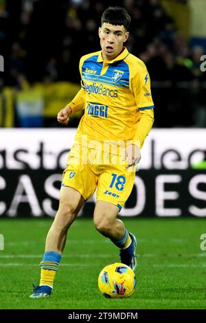 Frosinone, Italien. November 2023. Matias Soule von Frosinonein Action während des Fußballspiels der Serie A zwischen Frosinone Calcio und Genua CFC im Benito Stirpe Stadion in Frosinone (Italien) am 26. November 2023. Quelle: Insidefoto di andrea staccioli/Alamy Live News Stockfoto