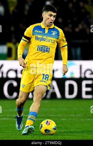 Frosinone, Italien. November 2023. Matias Soule von Frosinonein Action während des Fußballspiels der Serie A zwischen Frosinone Calcio und Genua CFC im Benito Stirpe Stadion in Frosinone (Italien) am 26. November 2023. Quelle: Insidefoto di andrea staccioli/Alamy Live News Stockfoto