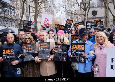 London, Großbritannien. November 2023. Robert Rinder, Eddie Marson, Rachel Riley, Maureen Lipman, Vanessa Feltz. Der Marsch gegen den Antisemitismus in Zentral-London. Quelle: Matthew Chattle/Alamy Live News Stockfoto