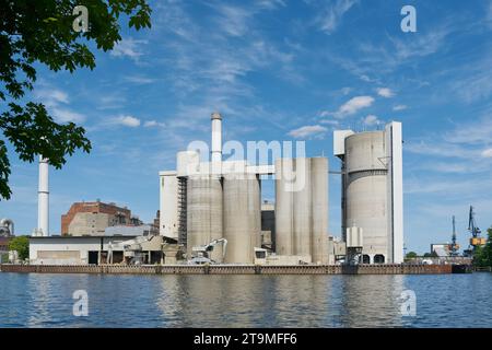 Industrie an den Ufern der Spree in Berlin Stockfoto