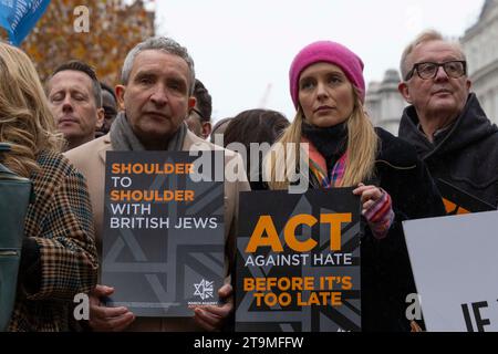 London, Vereinigtes Königreich. 26. November 2023. Tausende von Menschen marschierten gegen den Antisemitismus in Zentral-London. Stockfoto