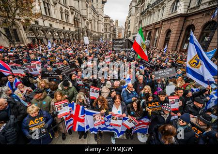 London, Großbritannien. November 2023. Der marsch versammelt sich vor dem Royal Courts of Justice on the Strand - Anti-semistism Protest march. Guy Bell/Alamy Live News Stockfoto