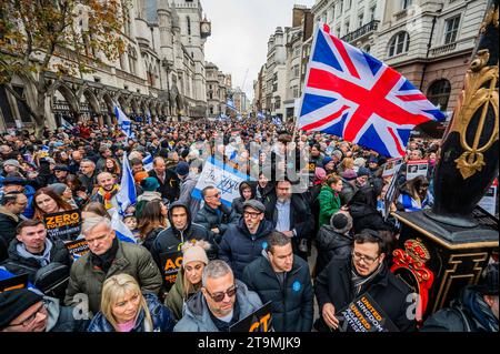 London, Großbritannien. November 2023. Der marsch versammelt sich vor dem Royal Courts of Justice on the Strand - Anti-semistism Protest march. Guy Bell/Alamy Live News Stockfoto
