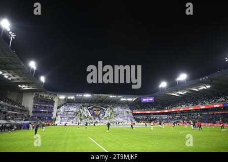 Brüssel, Belgien November 2023. Anderlechts Anhänger wurden vor einem Fußballspiel zwischen RSC Anderlecht und RWD Molenbeek am 15. Tag der ersten Liga der Jupiler Pro League 2023-2024 in Brüssel am Sonntag, den 26. November 2023, vorgestellt. BELGA FOTO LAURIE DIEFFEMBACQ Credit: Belga News Agency/Alamy Live News Stockfoto