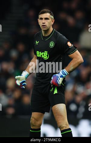 LONDON, UK - 26. November 2023: Emiliano Martinez von Aston Villa während des Premier League Spiels zwischen Tottenham Hotspur und Aston Villa im Tottenham Hotspur Stadium (Foto: Craig Mercer/ Alamy Live News) Stockfoto