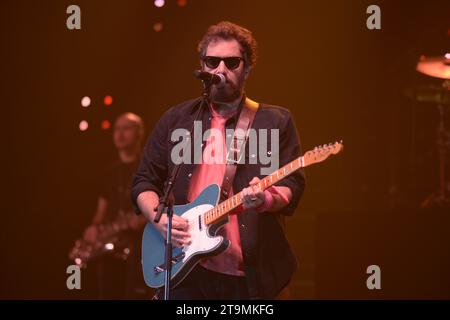 Padua, Italien – 25. November 2023: Tommaso Paradiso tritt live in der Kioene Arena in Padua auf, Italien, für seine Tour „TOMMY 2023“. Stockfoto