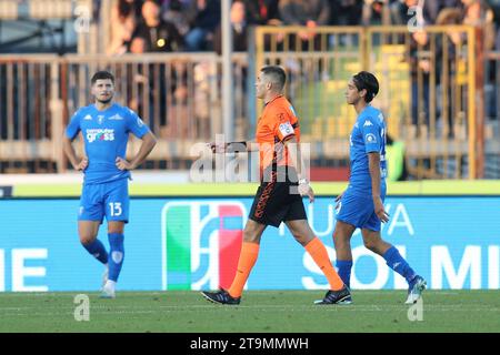 Simone Sozza (Schiedsrichter) während des italienischen Spiels der Serie A zwischen Empoli 3-4 Sassuolo im Carlo Castellani Stadium am 26. November 2023 in Empoli, Italien. (Foto: Maurizio Borsari/AFLO) Stockfoto