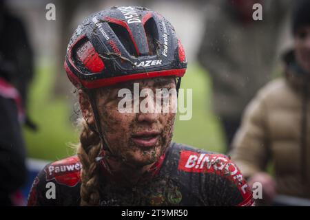 Dublin, Irland. November 2023. Die Holländin Denise Betsema wurde nach dem Frauen-Elite-Rennen der Cyclocross-Weltmeisterschaft in Dublin (Irland), Stufe 5 (von 14) des Cyclocross-Weltmeisterschaftswettbewerbs UCI, Sonntag, den 26. November 2023, aufgenommen. BELGA FOTO DAMIEN EAGERS Credit: Belga Nachrichtenagentur/Alamy Live News Stockfoto