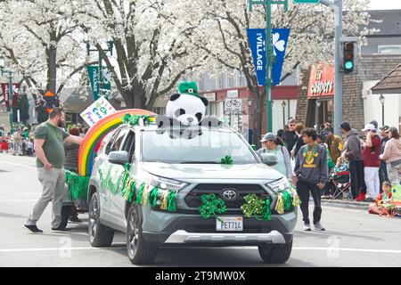 Dublin, KALIFORNIEN - 18. März 2023: Teilnehmer an Dublins 39. Jährlicher Saint Patrick’s Day Parade. Stockfoto