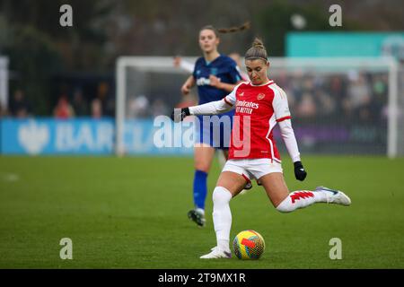 London, Großbritannien. November 2023. London, England, 26. November 2023: Steph Catley (7 Arsenal) kreuzt den Ball während des FA Women's Super League-Spiels zwischen Arsenal und West Ham im Meadow Park in London (Alexander Canillas/SPP). /Alamy Live News Stockfoto