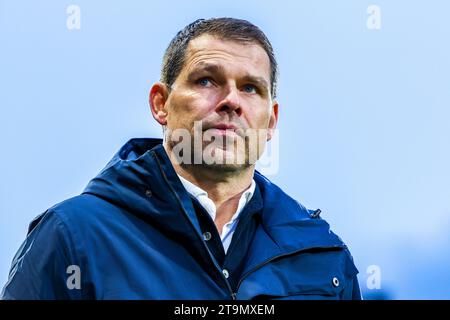ROTTERDAM, NIEDERLANDE - 26. NOVEMBER: Cheftrainer Jeroen Rijsdijk (Sparta Rotterdam) sieht beim Eredivisie-Spiel zwischen Sparta Rotterdam und FC UT an Stockfoto