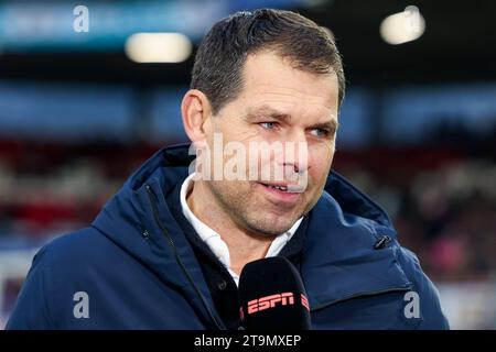 ROTTERDAM, NIEDERLANDE - 26. NOVEMBER: Cheftrainer Jeroen Rijsdijk (Sparta Rotterdam) sieht beim Eredivisie-Spiel zwischen Sparta Rotterdam und FC UT an Stockfoto