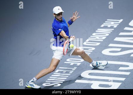 Der Italiener Matteo Arnaldi spielte im Finale des Davis Cup 2023 im Palacio de Deportes Jose Maria Martin Carpena in Malaga, Spanien, gegen den Australier Alexei Popyrin. Bilddatum: Sonntag, 26. November 2023. Stockfoto