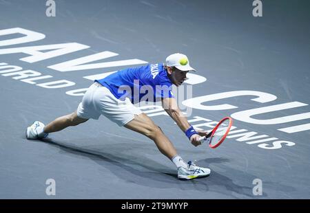 Der Italiener Matteo Arnaldi spielte im Finale des Davis Cup 2023 im Palacio de Deportes Jose Maria Martin Carpena in Malaga, Spanien, gegen den Australier Alexei Popyrin. Bilddatum: Sonntag, 26. November 2023. Stockfoto