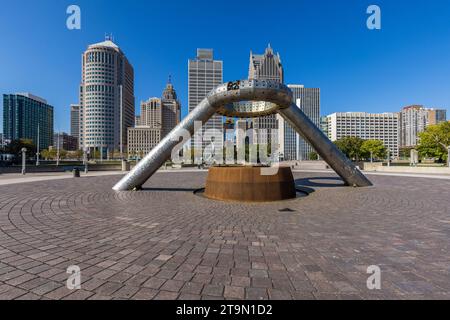 Hart Plaza mit dem Horace E. Dodge Fountain und dem Renaissance Center in Detroit, USA Stockfoto