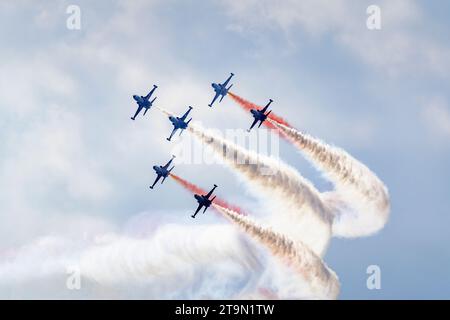 Türkei, Antalya 11 11 2023: Türkische Militärflugzeuge führen Flugschau durch Stockfoto