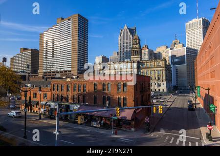 Blick auf Detroit vom Peoplemover am Beaubien Boulevard. Detroit, Usa Stockfoto