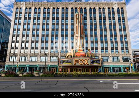 Fox Theatre ist ein großes Theater mit vergoldetem, asiatisch inspiriertem Dekor, das Theaterproduktionen, Musiker und Komiker in Detroit, USA, beherbergt Stockfoto