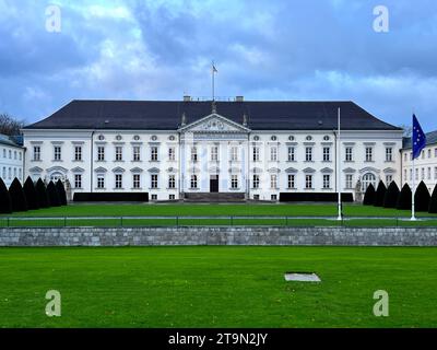 Schloss Bellevue in Berlin Sitz des Bundespräsidenten *** Schloss Bellevue in Berlin Sitz des Bundespräsidenten Copyright: Xmix1x Credit: Imago/Alamy Live News Stockfoto