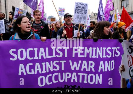Brüssel, Belgien November 2023. Die Menschen nehmen an einer nationalen Demonstration im Rahmen des Internationalen Tages zur Beseitigung der Gewalt gegen Frauen am 26. November 2023 in Brüssel, Belgien, Teil. Quelle: ALEXANDROS MICHAILIDIS/Alamy Live News Stockfoto