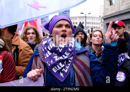 Brüssel, Belgien November 2023. Die Menschen nehmen an einer nationalen Demonstration im Rahmen des Internationalen Tages zur Beseitigung der Gewalt gegen Frauen am 26. November 2023 in Brüssel, Belgien, Teil. Quelle: ALEXANDROS MICHAILIDIS/Alamy Live News Stockfoto