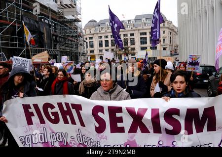 Brüssel, Belgien November 2023. Die Menschen nehmen an einer nationalen Demonstration im Rahmen des Internationalen Tages zur Beseitigung der Gewalt gegen Frauen am 26. November 2023 in Brüssel, Belgien, Teil. Quelle: ALEXANDROS MICHAILIDIS/Alamy Live News Stockfoto